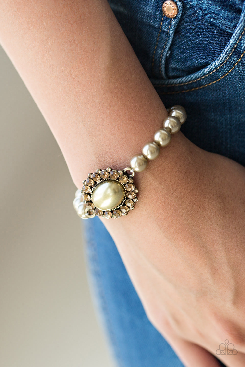 Starry - Eyed Starlet Brass - Paparazzi Accessories