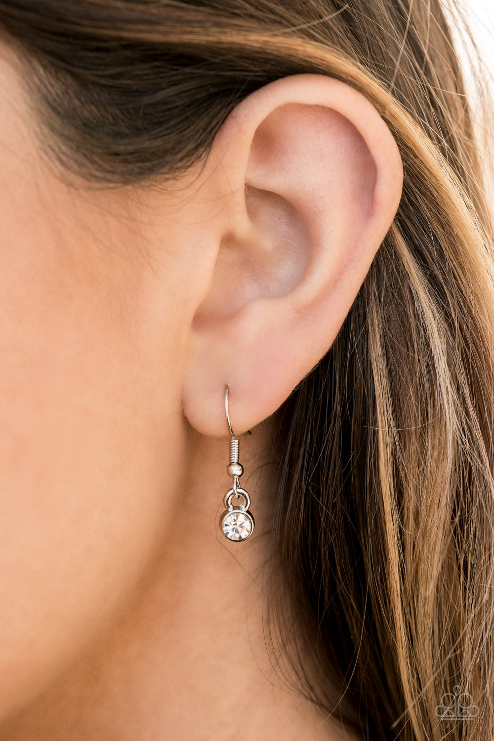 Not A HEIR Out of Place - White Necklace - Paparazzi Accessories - Paparazzi Accessories