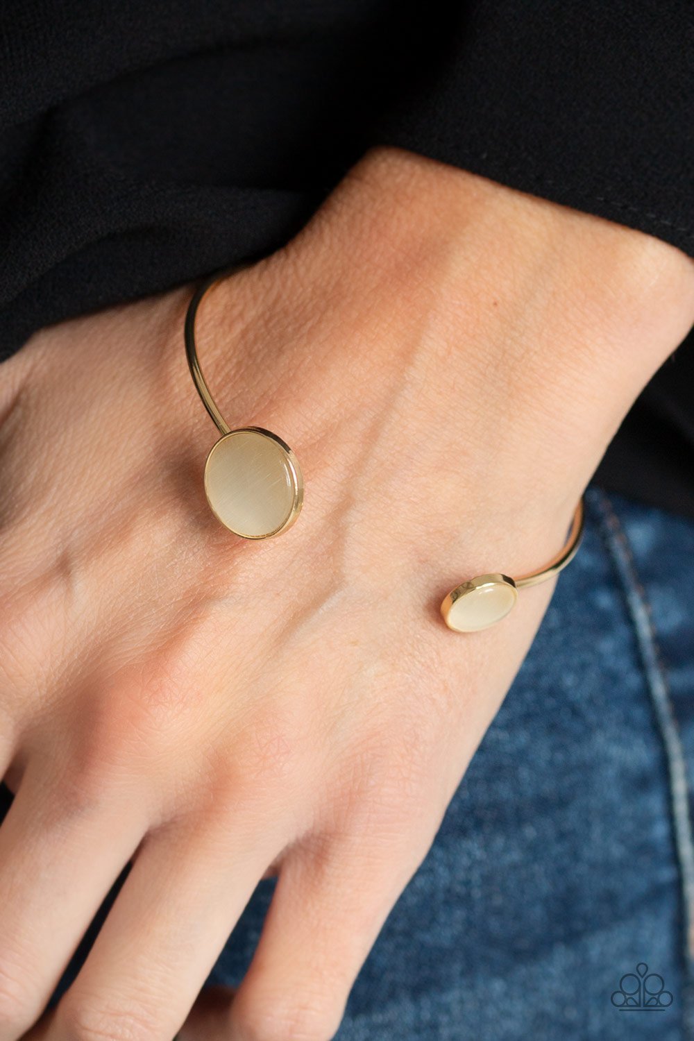 Brilliantly Basic - Gold Bracelet - Paparazzi - Paparazzi Accessories