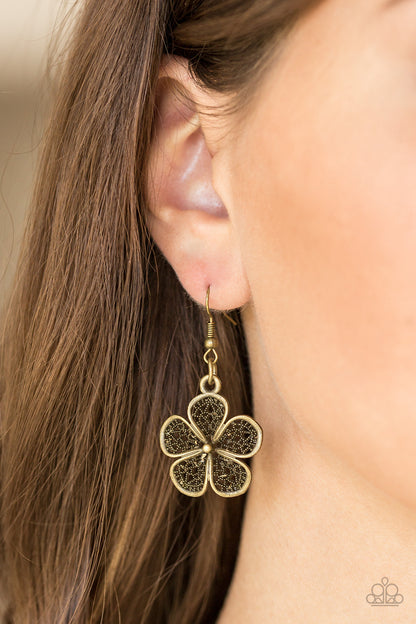 No Common Daisy - Brass Petal Necklace - Paparazzi Accessories - Paparazzi Accessories 