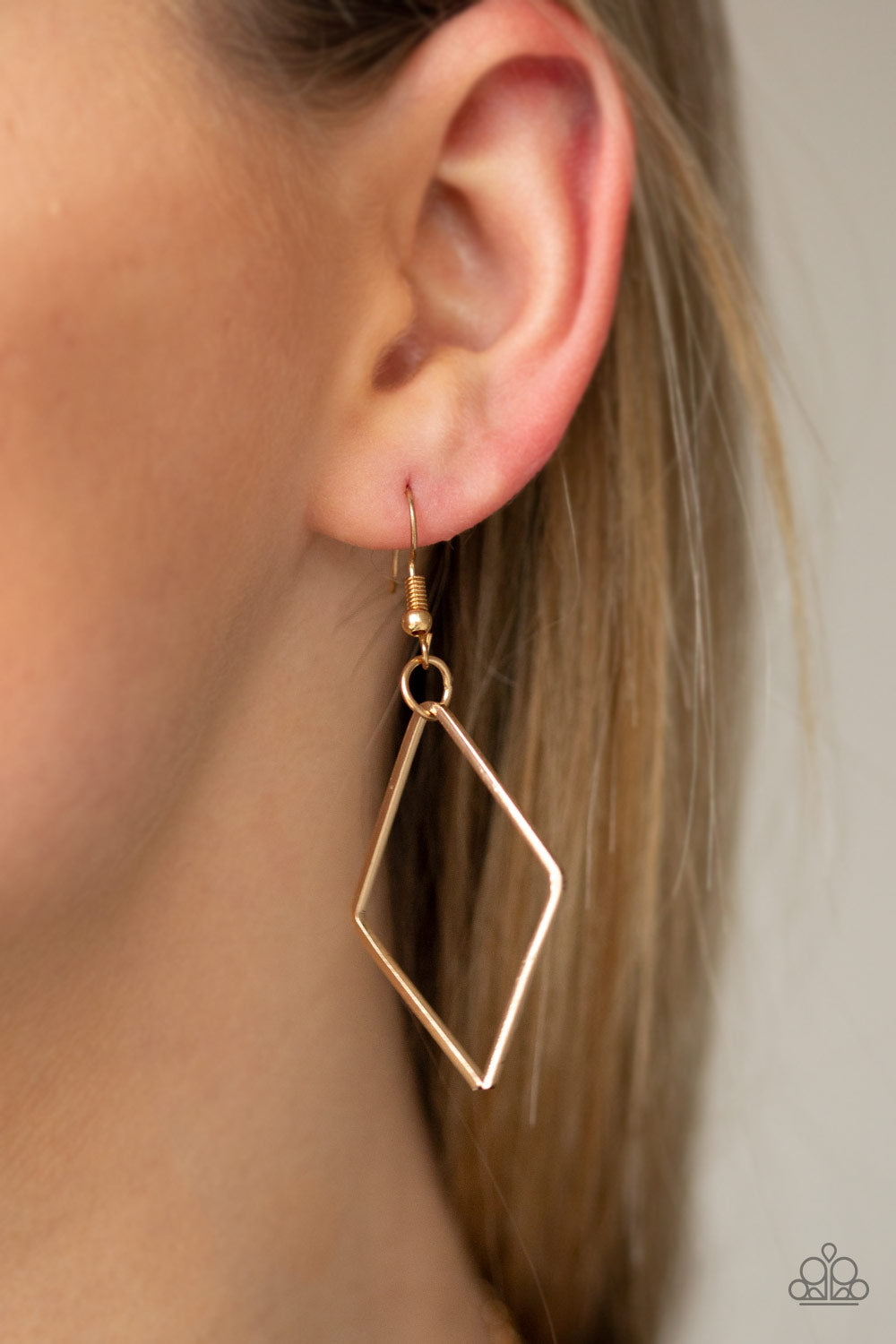 Fashion Fave - Gold Necklace- Paparazzi Accessories - Paparazzi Accessories 