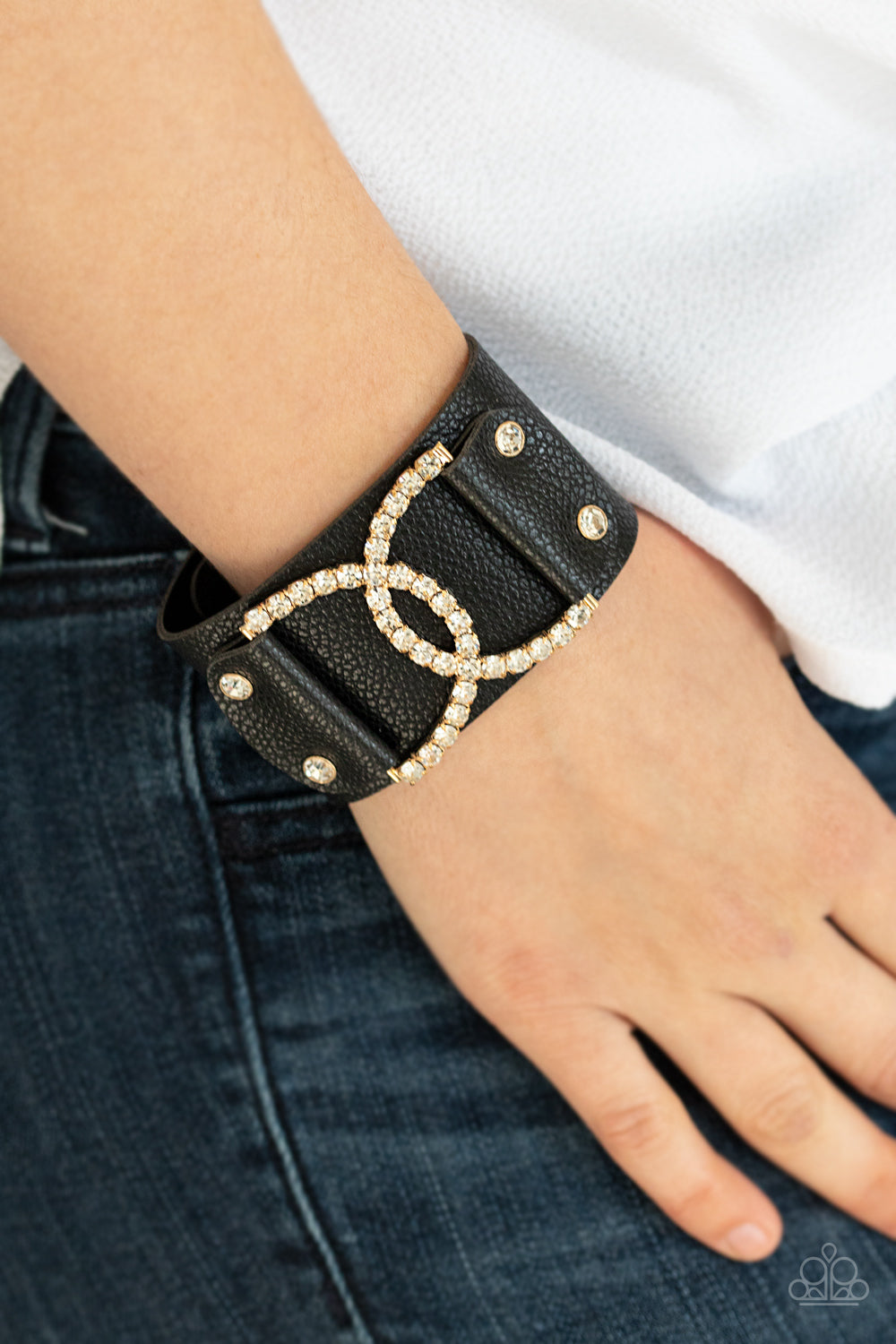 Couture Culture - Gold Urban Bracelet - Paparazzi Accessories - Paparazzi Accessories 