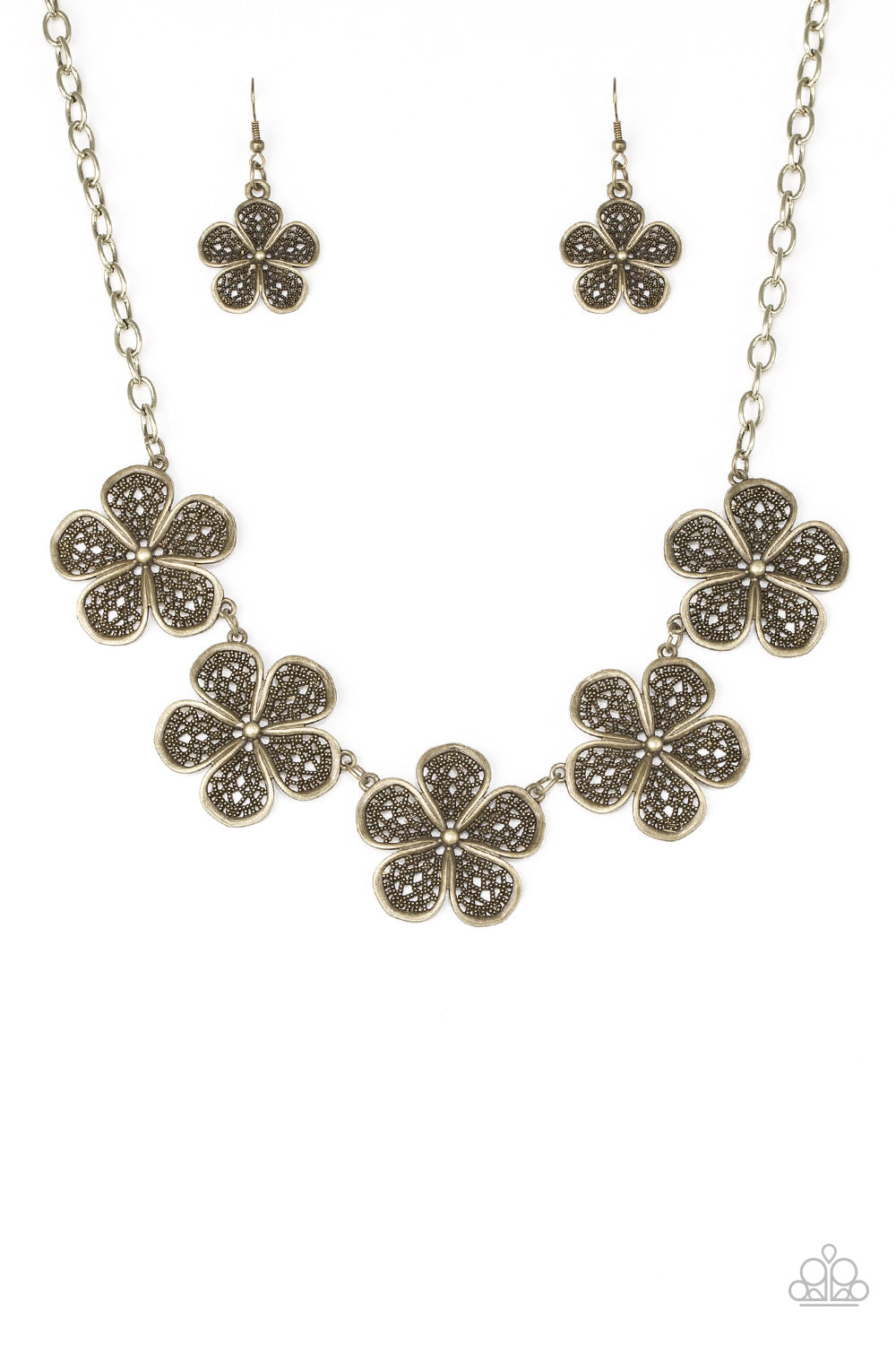 No Common Daisy - Brass Petal Necklace - Paparazzi Accessories - Paparazzi Accessories 