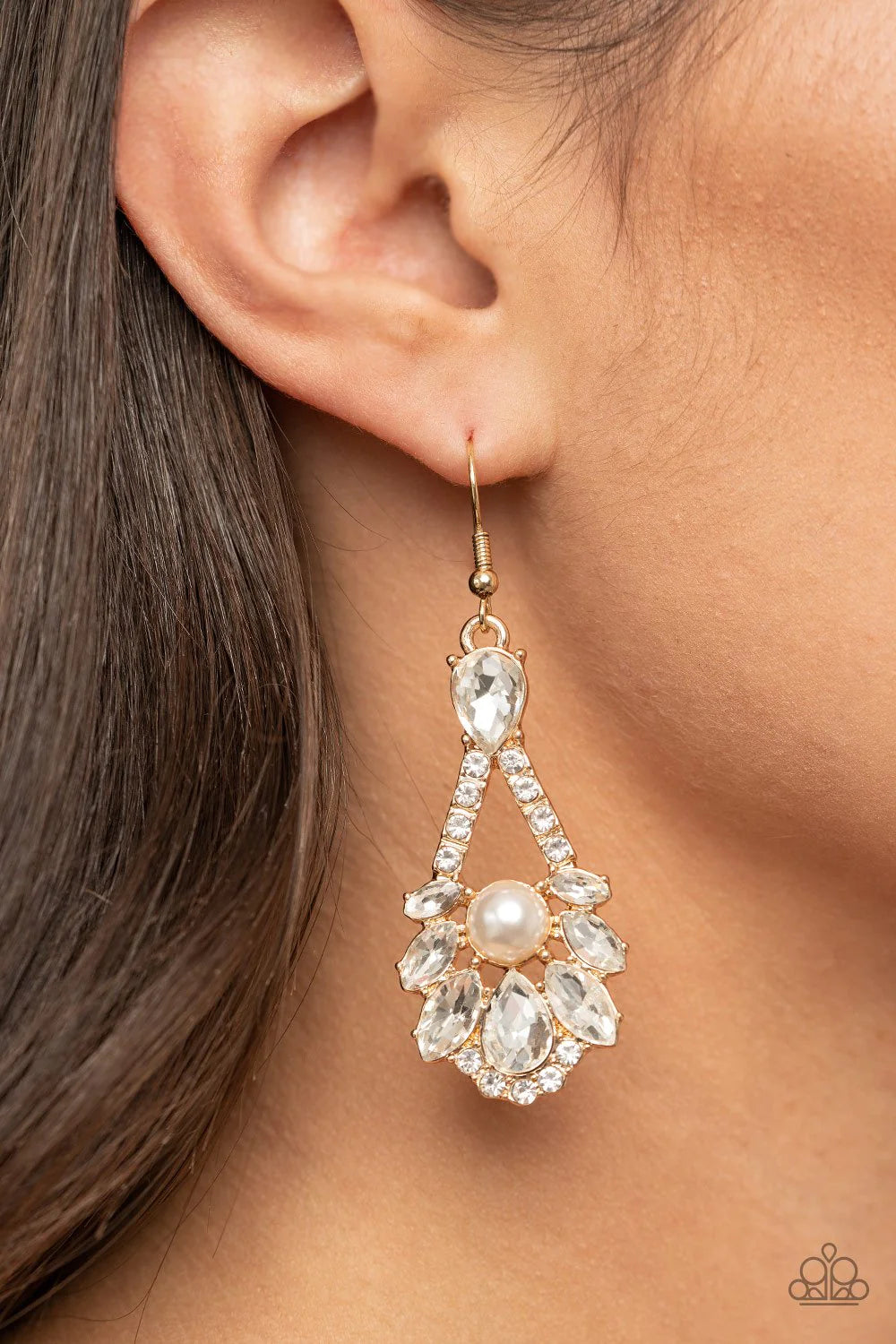 Presencia prismática - Pendientes de diamantes de imitación de perlas doradas